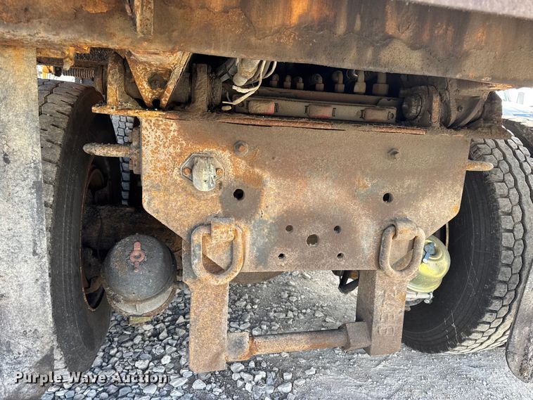 image for item EN0894 2010 International 7400 dump truck