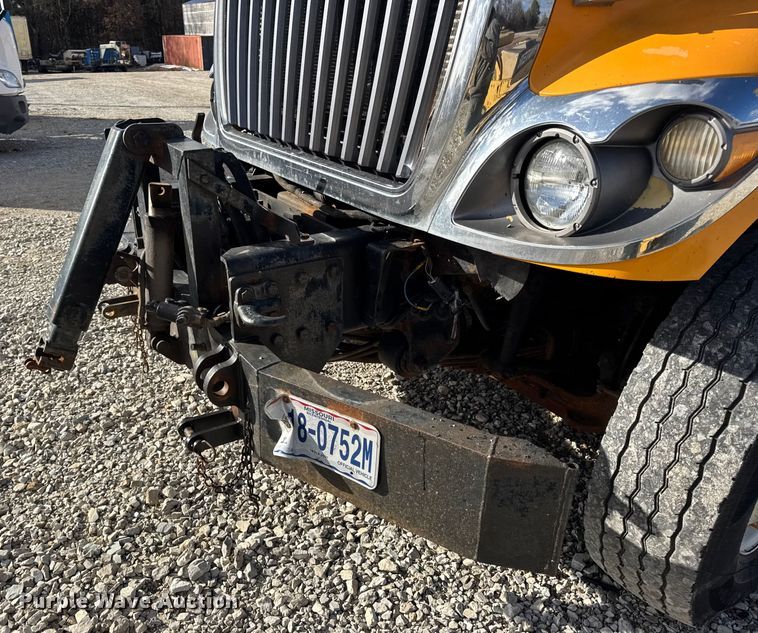 image for item EN0894 2010 International 7400 dump truck