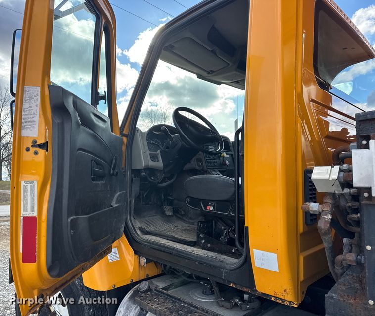 image for item EN0894 2010 International 7400 dump truck