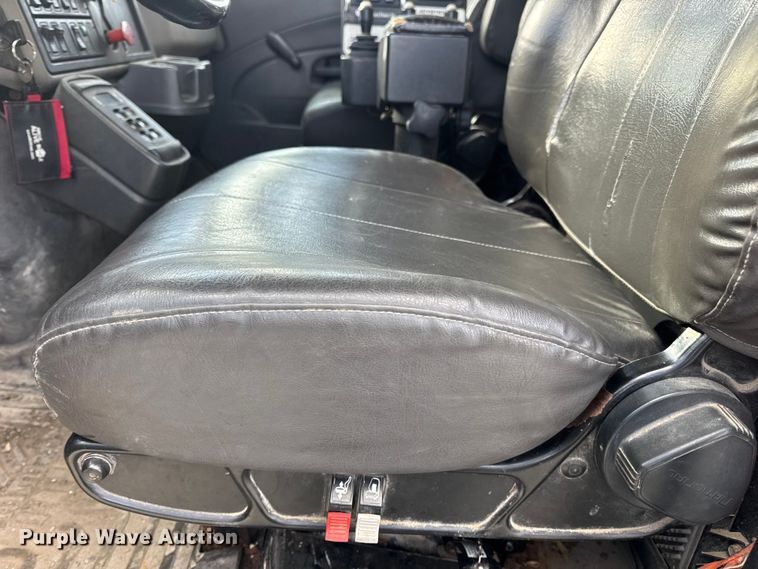 image for item EN0894 2010 International 7400 dump truck