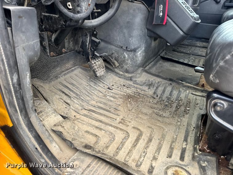 image for item EN0894 2010 International 7400 dump truck