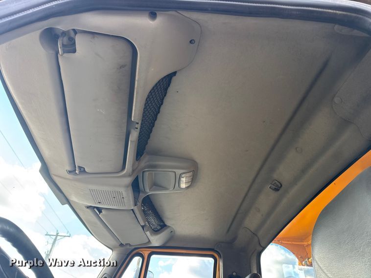 image for item EN0894 2010 International 7400 dump truck