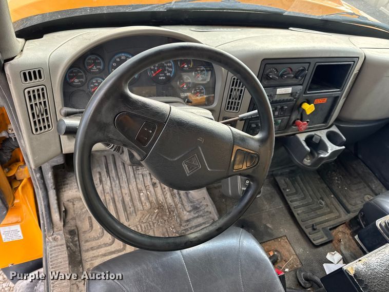 image for item EN0894 2010 International 7400 dump truck