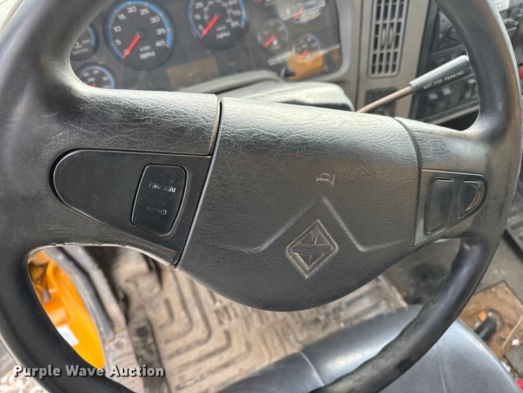 image for item EN0894 2010 International 7400 dump truck