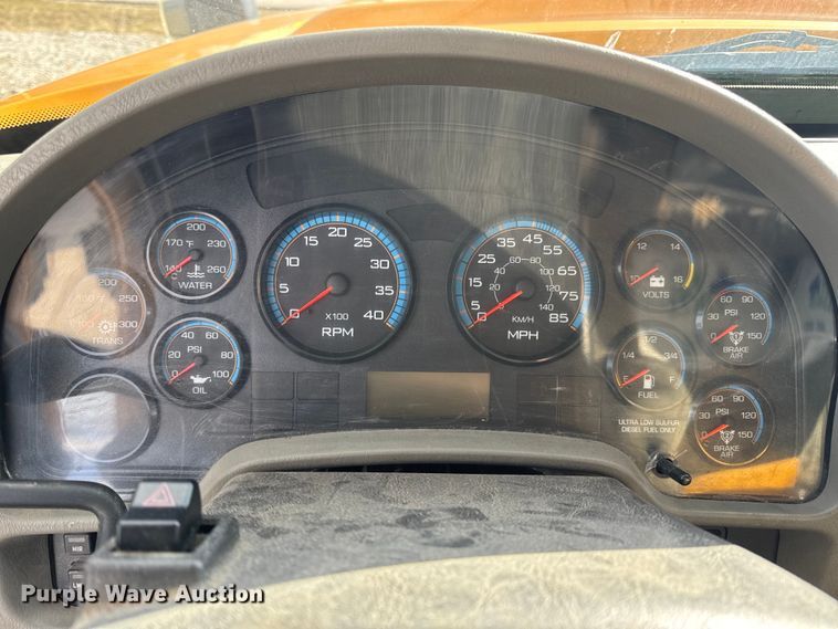 image for item EN0894 2010 International 7400 dump truck