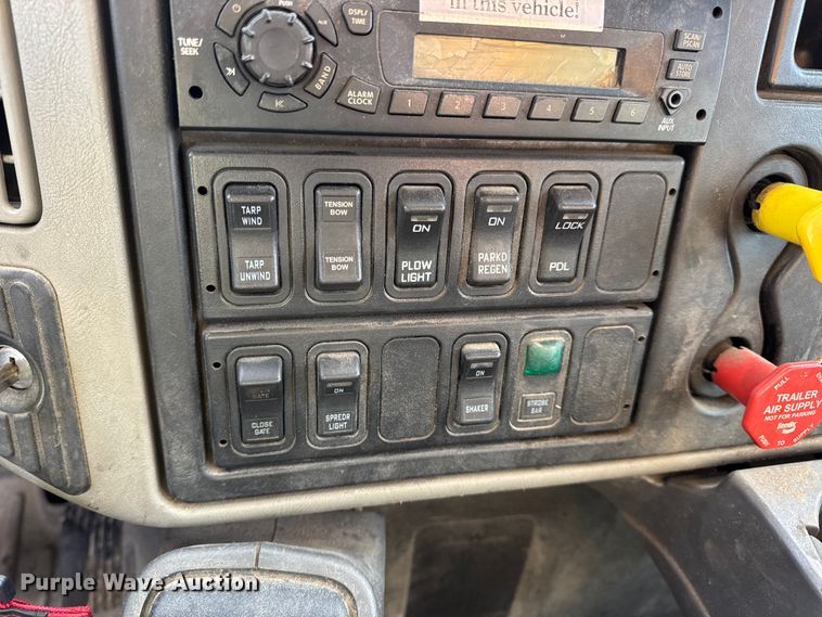 image for item EN0894 2010 International 7400 dump truck