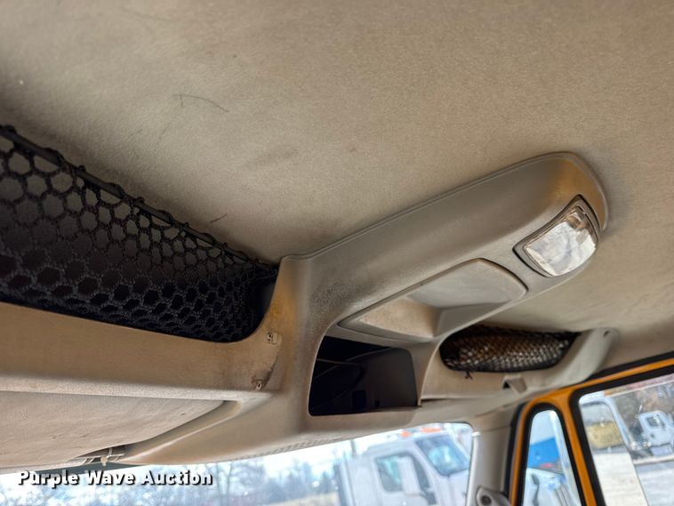 image for item EN0894 2010 International 7400 dump truck