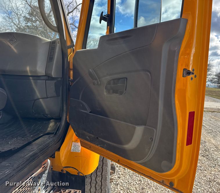 image for item EN0894 2010 International 7400 dump truck