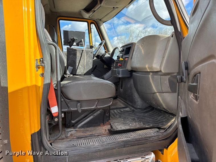 image for item EN0894 2010 International 7400 dump truck