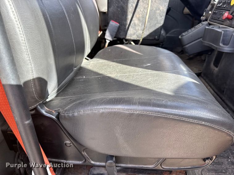 image for item EN0894 2010 International 7400 dump truck