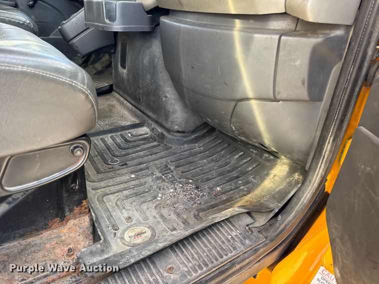 image for item EN0894 2010 International 7400 dump truck