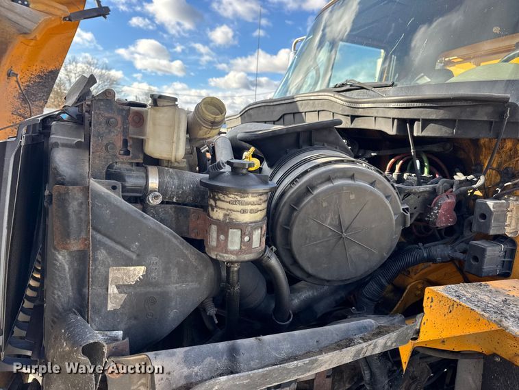 image for item EN0894 2010 International 7400 dump truck