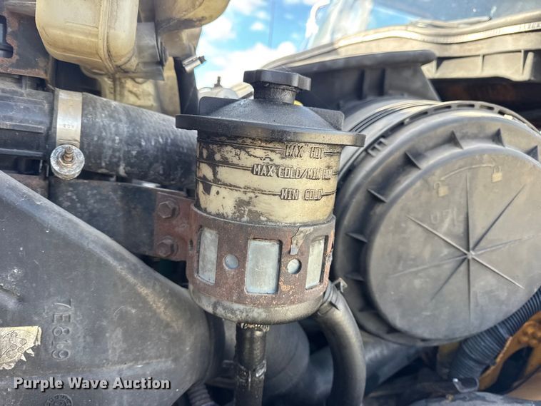 image for item EN0894 2010 International 7400 dump truck