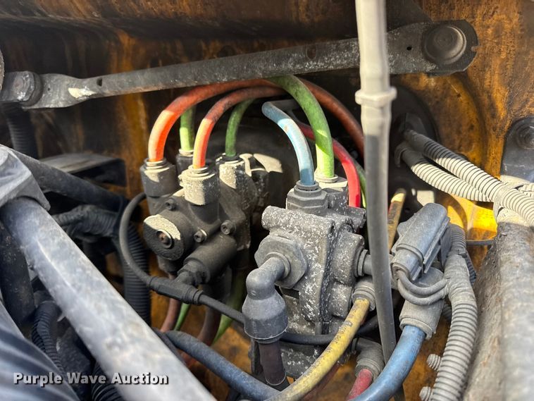 image for item EN0894 2010 International 7400 dump truck