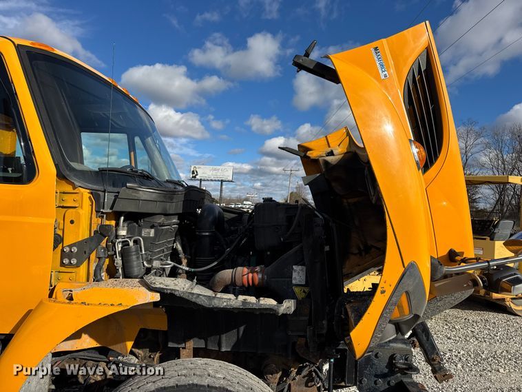 image for item EN0894 2010 International 7400 dump truck