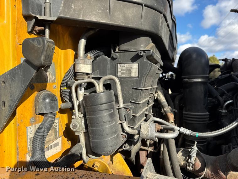 image for item EN0894 2010 International 7400 dump truck