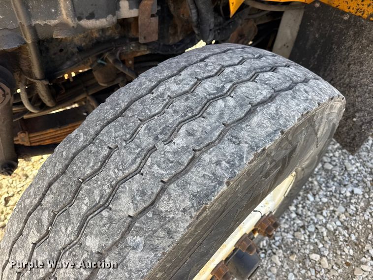 image for item EN0894 2010 International 7400 dump truck