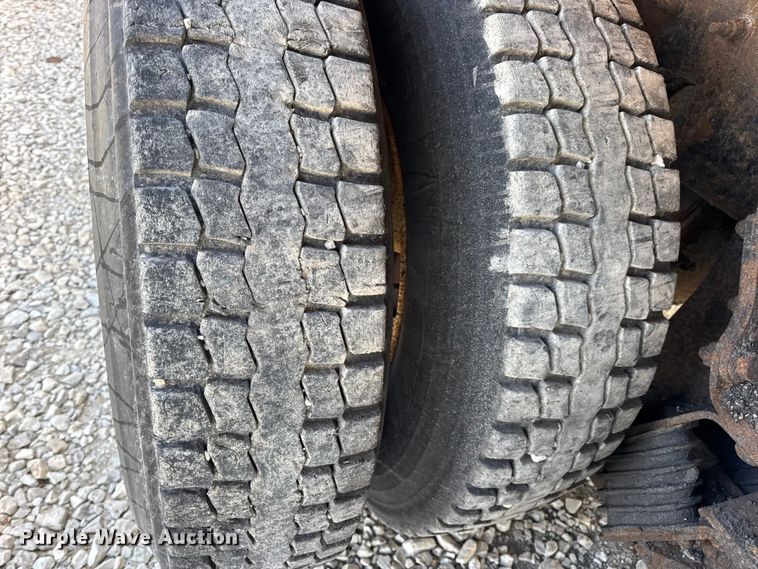 image for item EN0894 2010 International 7400 dump truck