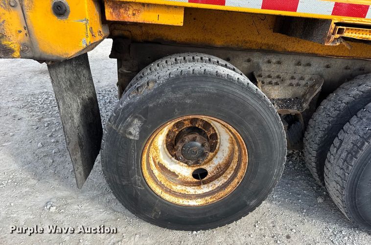 image for item EN0894 2010 International 7400 dump truck