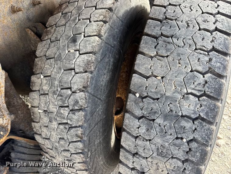 image for item EN0894 2010 International 7400 dump truck