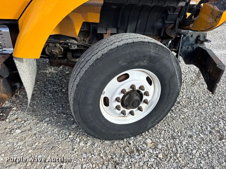 image for item EN0894 2010 International 7400 dump truck