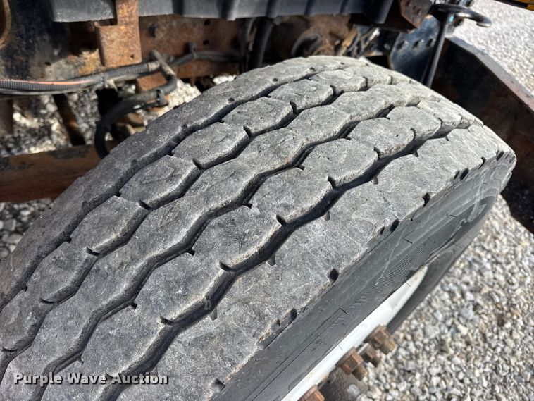 image for item EN0894 2010 International 7400 dump truck