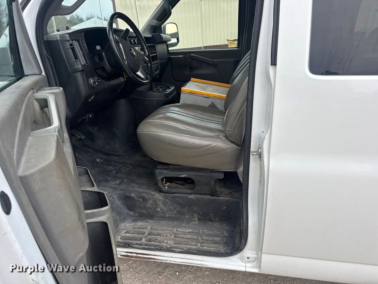 image for item EN0895 2016 Chevrolet Express 3500 Van