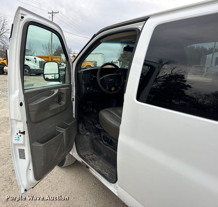 image for item EN0896 2015 Chevrolet Express 3500 van
