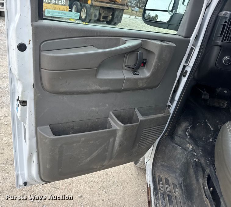 image for item EN0896 2015 Chevrolet Express 3500 van