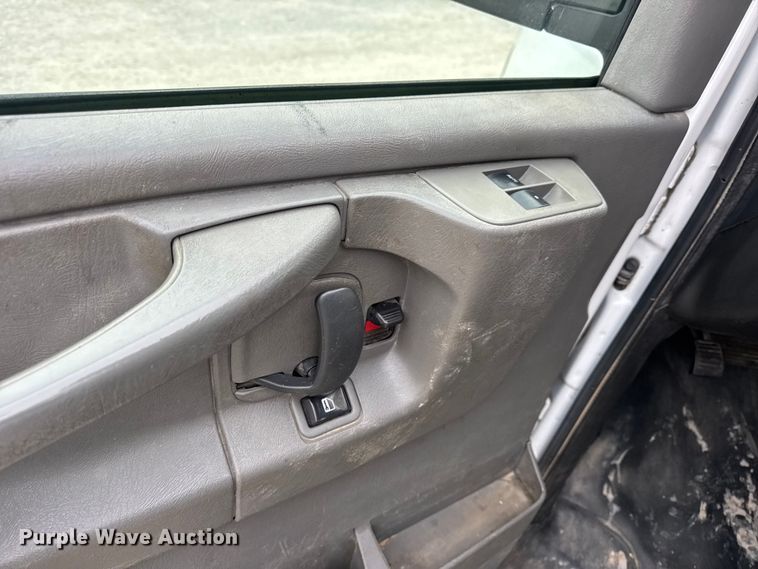 image for item EN0896 2015 Chevrolet Express 3500 van