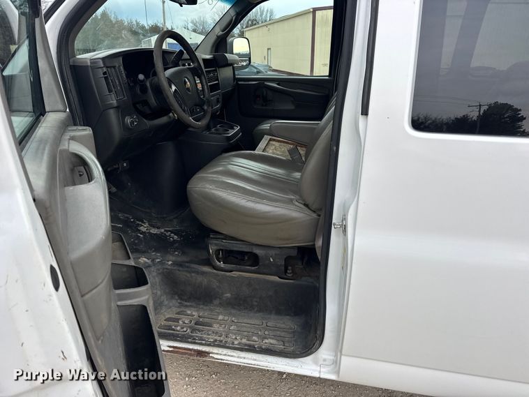 image for item EN0896 2015 Chevrolet Express 3500 van