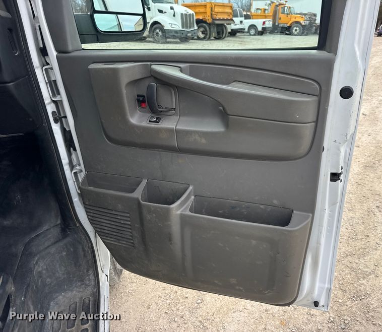 image for item EN0896 2015 Chevrolet Express 3500 van