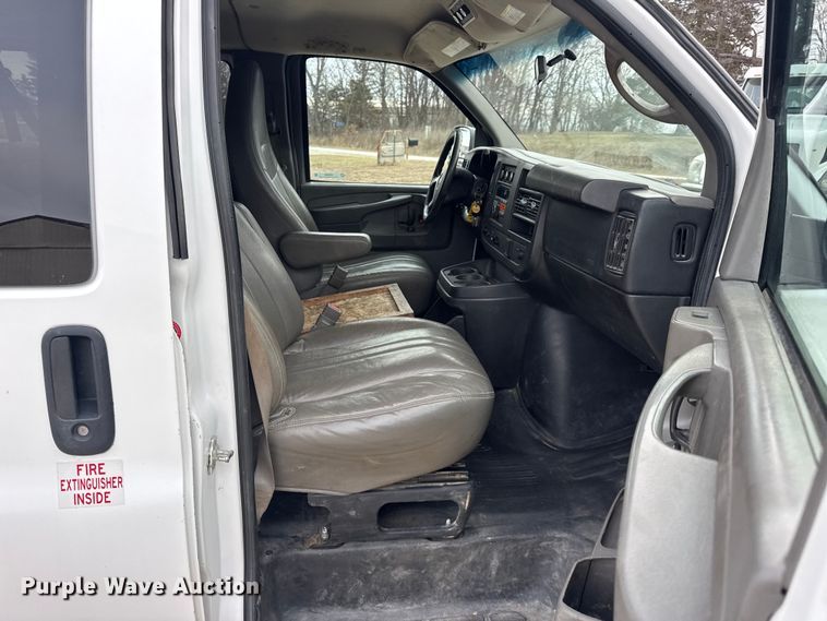 image for item EN0896 2015 Chevrolet Express 3500 van