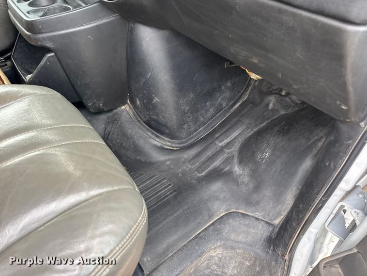 image for item EN0896 2015 Chevrolet Express 3500 van