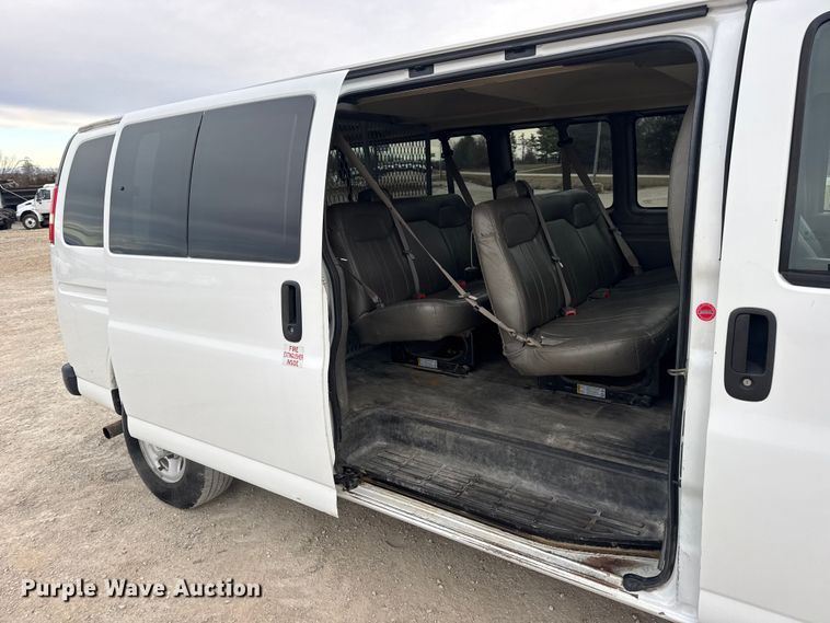 image for item EN0896 2015 Chevrolet Express 3500 van