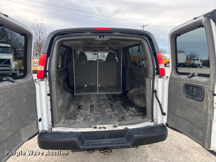 image for item EN0896 2015 Chevrolet Express 3500 van