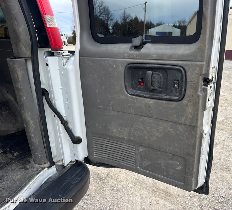 image for item EN0896 2015 Chevrolet Express 3500 van