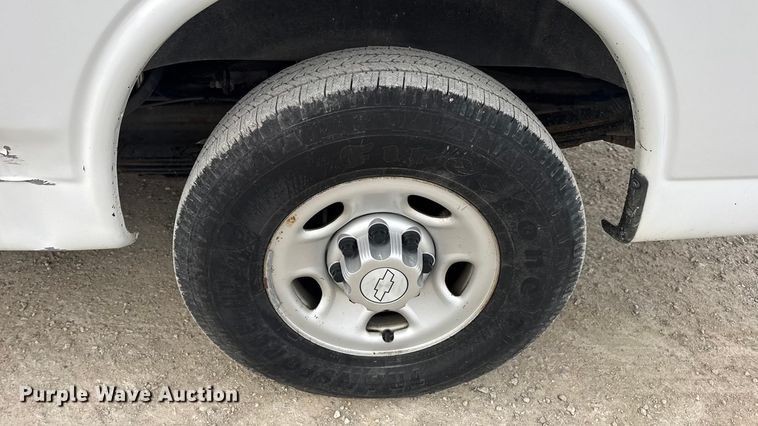 image for item EN0896 2015 Chevrolet Express 3500 van