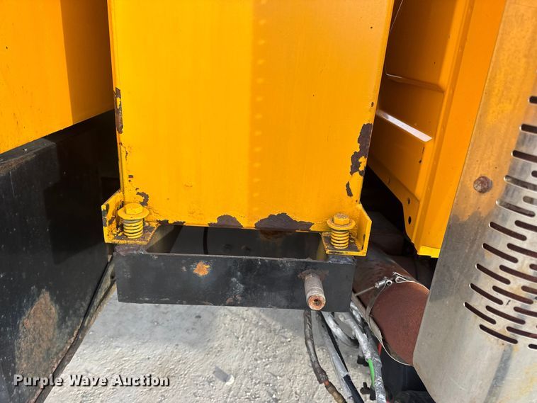 image for item EN0898 2011 International 7500 dump truck