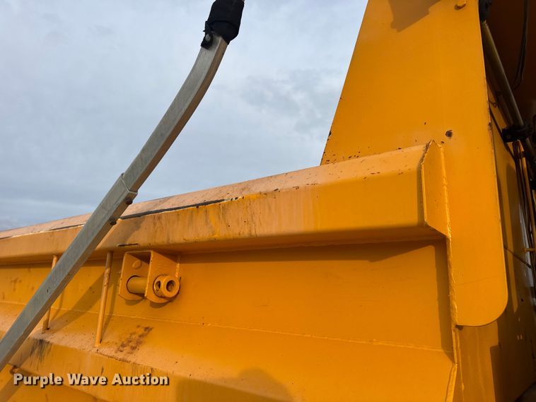 image for item EN0898 2011 International 7500 dump truck