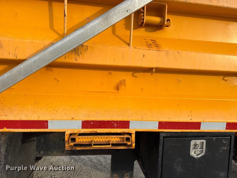 image for item EN0898 2011 International 7500 dump truck