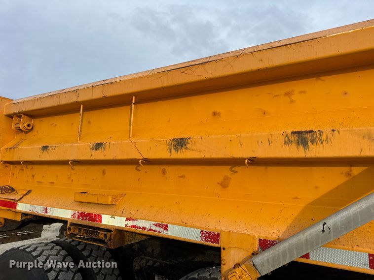 image for item EN0898 2011 International 7500 dump truck