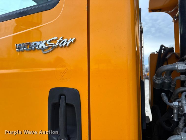 image for item EN0898 2011 International 7500 dump truck