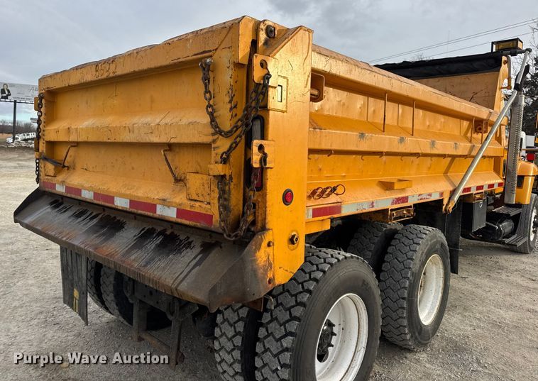 image for item EN0898 2011 International 7500 dump truck