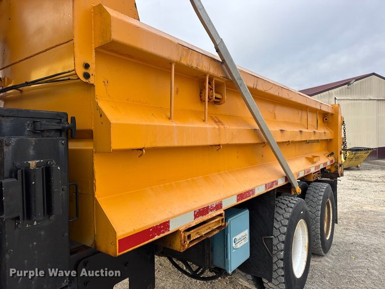 image for item EN0898 2011 International 7500 dump truck