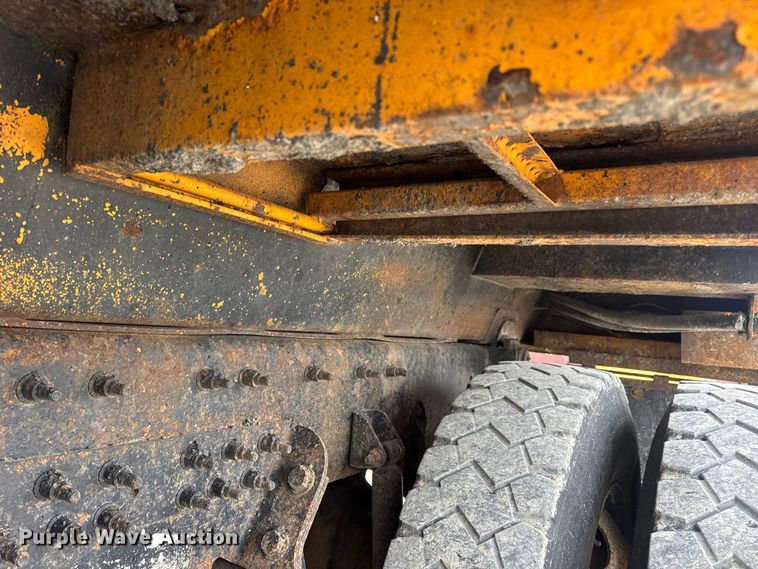 image for item EN0898 2011 International 7500 dump truck