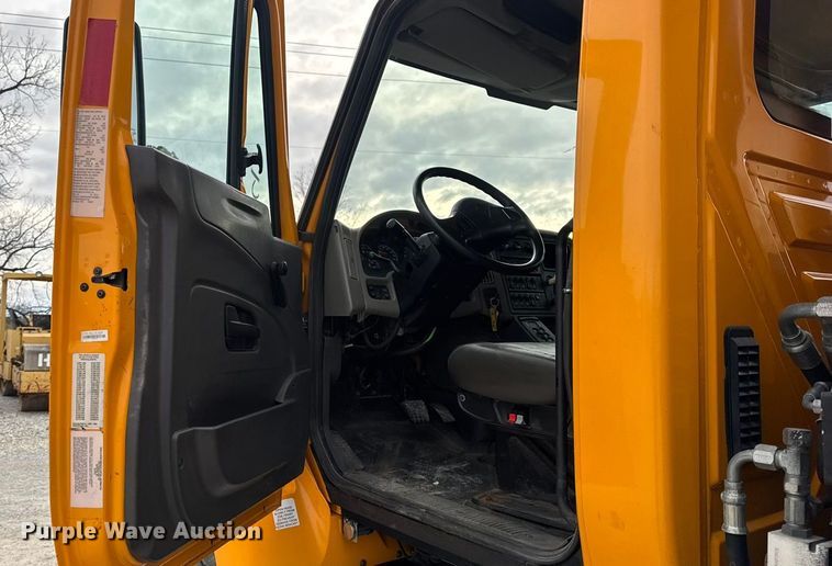 image for item EN0898 2011 International 7500 dump truck