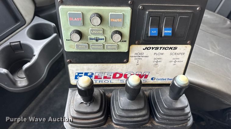 image for item EN0898 2011 International 7500 dump truck