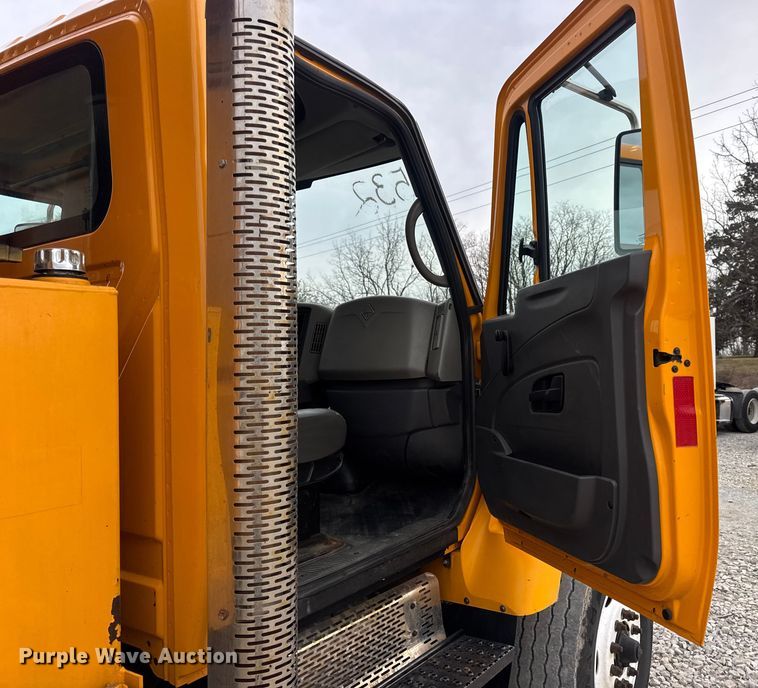 image for item EN0898 2011 International 7500 dump truck