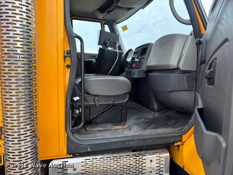 image for item EN0898 2011 International 7500 dump truck